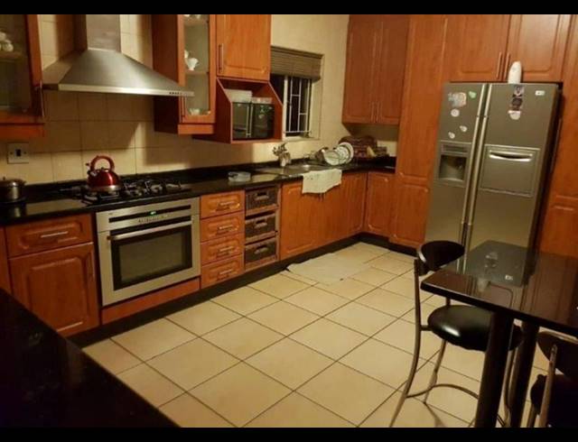 7 BEDROOM HOUSE FOR SALE IN CLAYVILLE